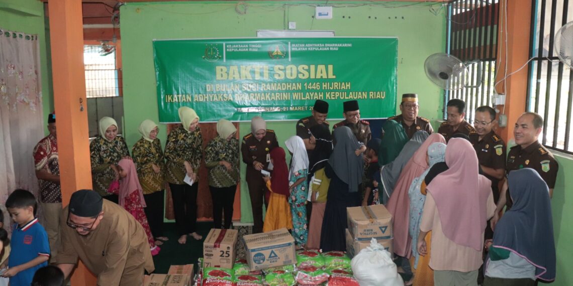 Kejati Kepri dan IAD Wilayah Kepri Momen Ramadhan Berbagi Lewat Bakti Sosial di Beberapa Lokasi.