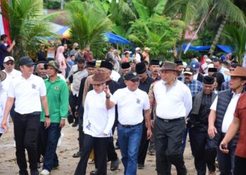 Tumpah Ruah Pengunjung Saksikan Event Pacu Kuda di Padang Pariaman.