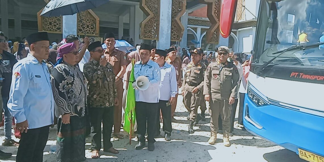 Bupati JKA Lepas Keberangkatan 269 Jemaah Calon Haji Dari Padang Pariaman
