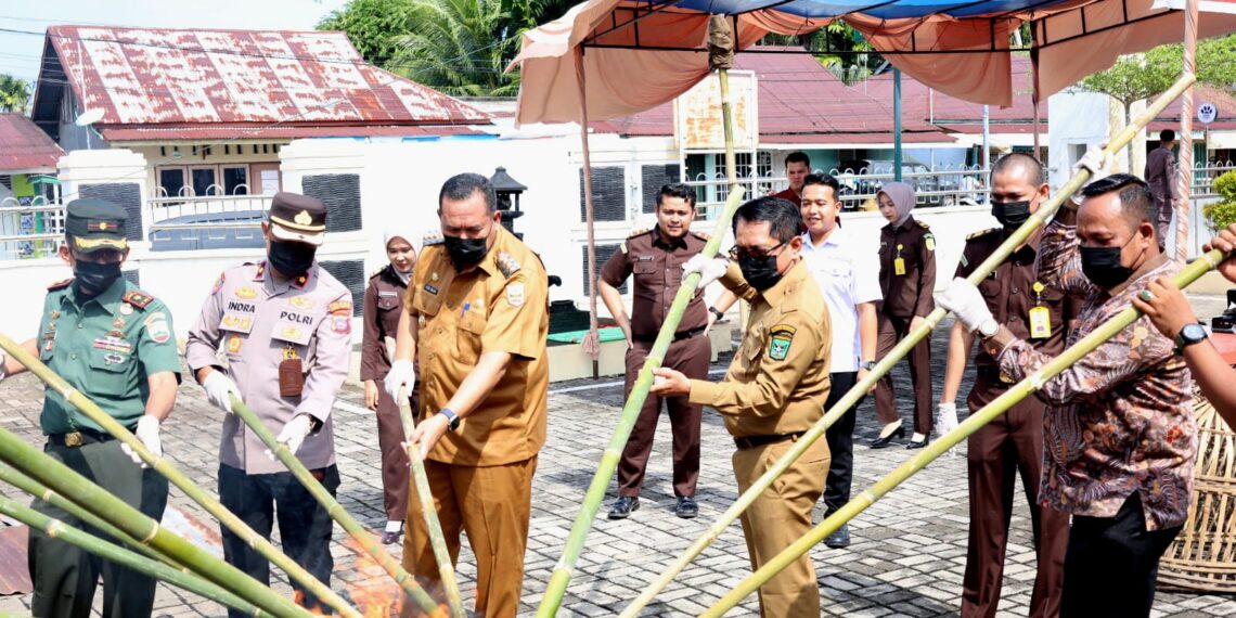 Kejari Pariaman Musnahkan Barang Bukti: Bupati JKA Soroti Kasus Narkotika dan Asusila