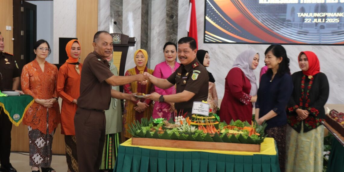 Kejati Kepri Rayakan HBA ke-65 Dipatri dengan Do’a Dan Potong Nasi Tumpeng.