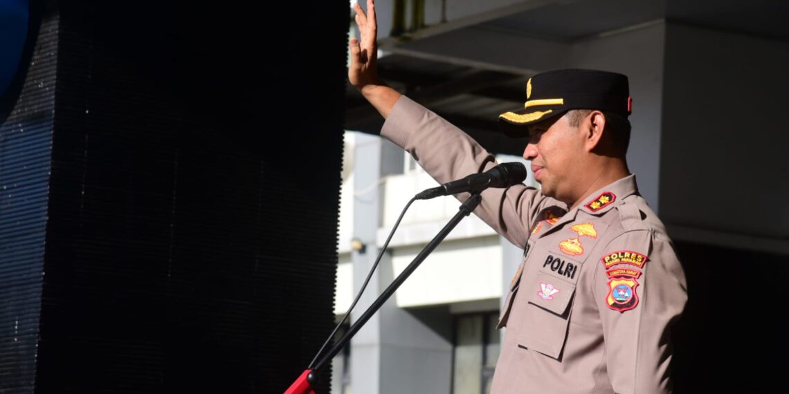 Kapolres Padang Pariaman Saat Pimpin Apel Ajak ASN & Masyarakat Peduli Kamtibmas