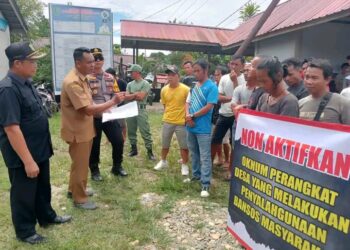 Warga Desa Belimbing Tuntut Pemberhentian Oknum Perangkat Desa Nakal