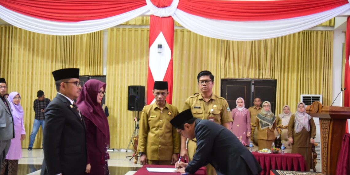 Bupati Lantik 10 pejabat Eselon II dan Pejabat Fungsional