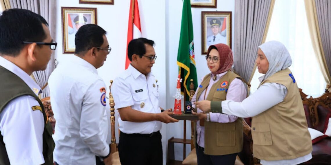 Terima Bantuan EWS dari BNPB, Bupati JKA Ucapkan & Apresiasi