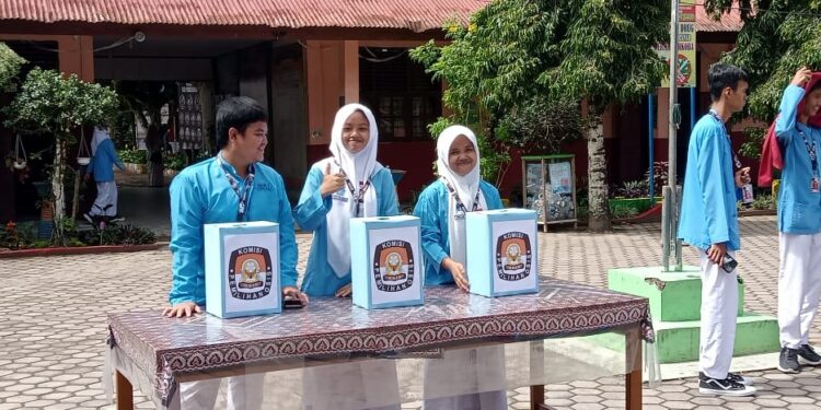 SMAN 1 Padang Sago Gelar Pesta Demokrasi, Tiga Pasangan Calon Rebut Kepercayaan Siswa