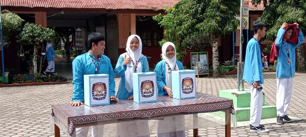 SMAN 1 Padang Sago Gelar Pesta Demokrasi, Tiga Pasangan Calon Rebut Kepercayaan Siswa