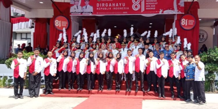 MAN 1 Pariaman Meriahkan HUT RI ke-81, Marching Band Tampil Memukau di Halaman Kantor Bupati