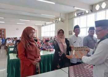 Estafet Kepemimpinan SMAN 1 Padang Sago Dari Nursyamsi, Digantikan Rahmi.