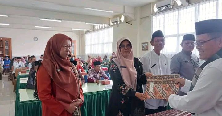 Estafet Kepemimpinan SMAN 1 Padang Sago Dari Nursyamsi, Digantikan Rahmi.