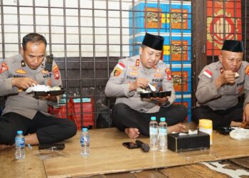 Kapolres Bengkayang Makan Bersama Dengan Tahanan, Himbau Berubah Kedepannya