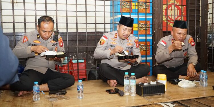Kapolres Bengkayang Makan Bersama Dengan Tahanan, Himbau Berubah Kedepannya