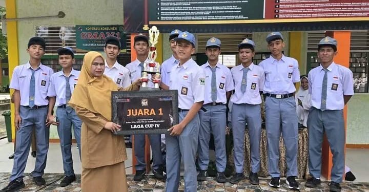 Tim Futsal SMAN 1 2×11 Enam Lingkung Raih Juara I Laga Cup IV Se-Sumatera Barat