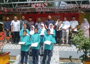 288 Siswa Terima Seragam Gratis, Bupati Tekankan Jangan Ada Anak Padang Pariaman Putus Sekolah karena Ekonomi