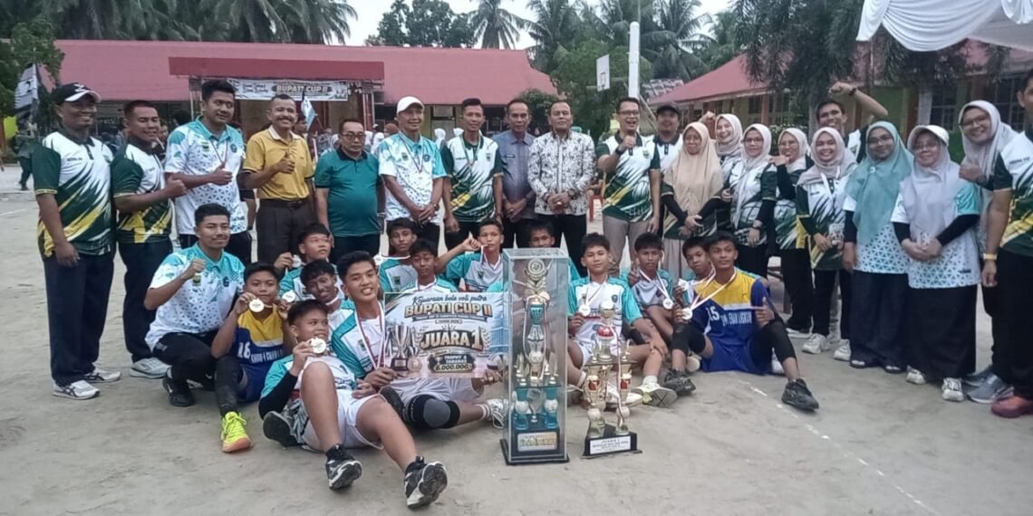 SMPN 1 Enam Lingkung Juara Bupati Cup II 2026, Kadisdik Siapkan Seleksi Atlet Terbaik