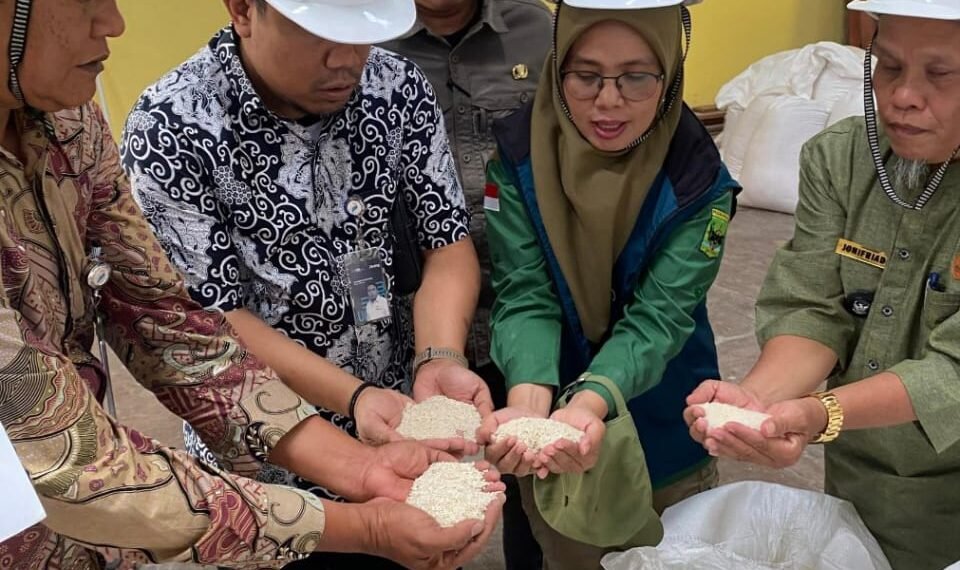 Beras Bantuan untuk 48.507 Warga Padang Pariaman Diperiksa