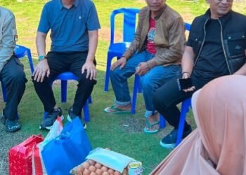 Pulang Dinas, Wakil Bupati Rahmat Hidayat Kunjungi Keluarga Korban Kebakaran di Batang Anai dan Serahkan Bantuan