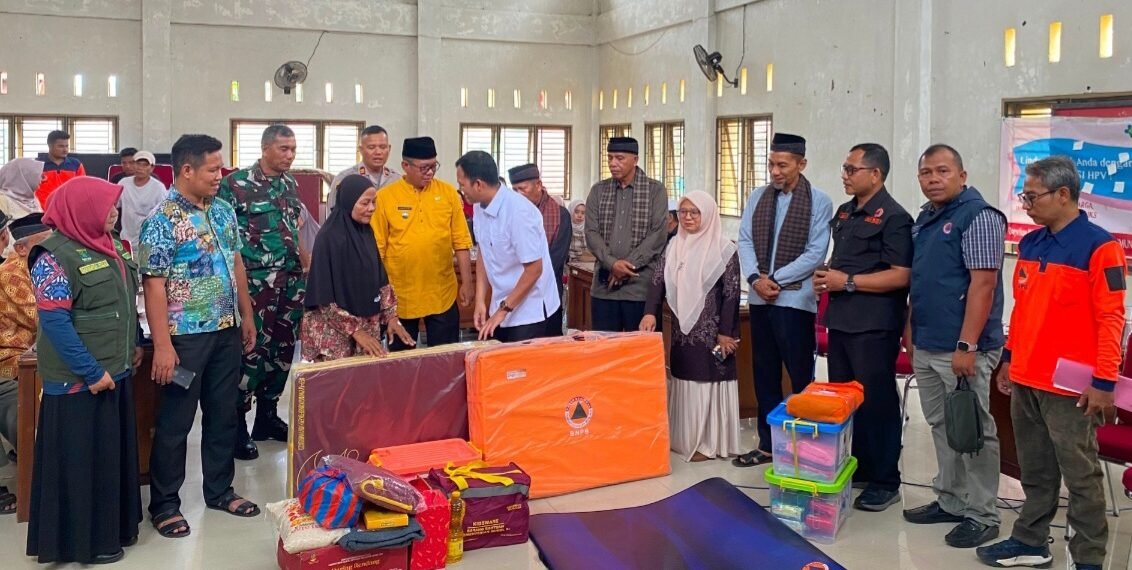 Korban Kebakaran Pasar Kayutanam Terima Bantuan, Pemkab Pastikan Warga Tak Sendirian