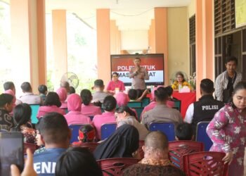 Kapolres Bengkayang Serahkan Tali Asih kepada Siswa SLB Adil Ka’talino