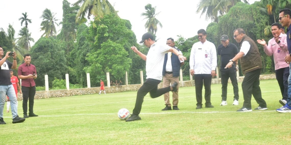Wabup Rahmat Hidayat Resmi Buka Pertandingan Sepak Bola PORPROV XVI Sumatera Barat di Padang Pariaman
